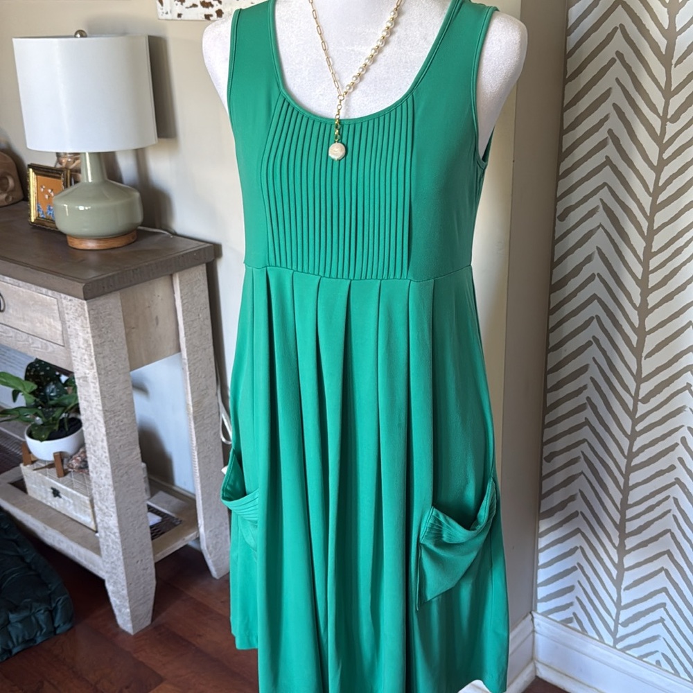 Green Sleeveless Dress